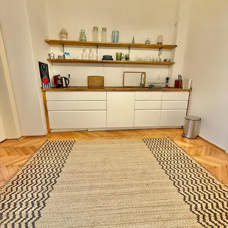 Elegant For Short * ברטיסלאבה