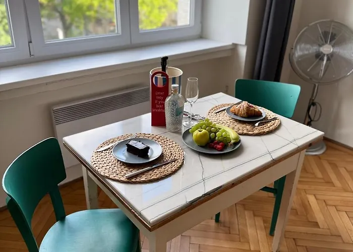 Elegant For Short * ブラチスラヴァ