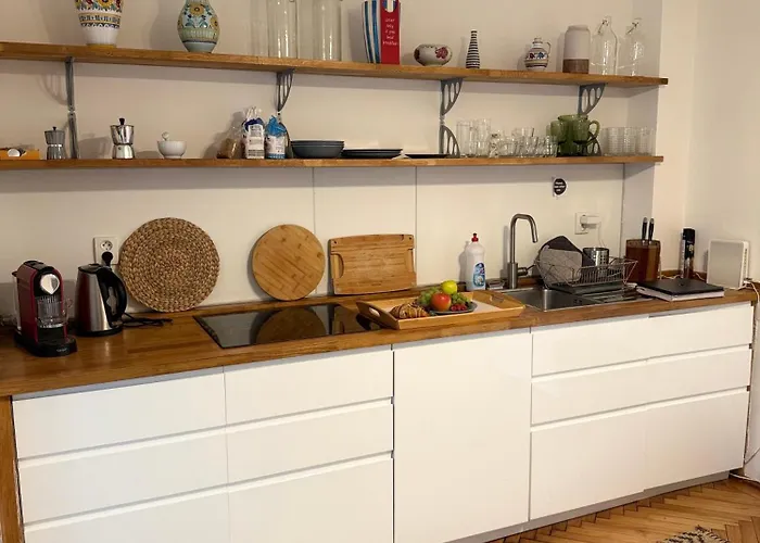 Elegant For Short ブラチスラヴァ