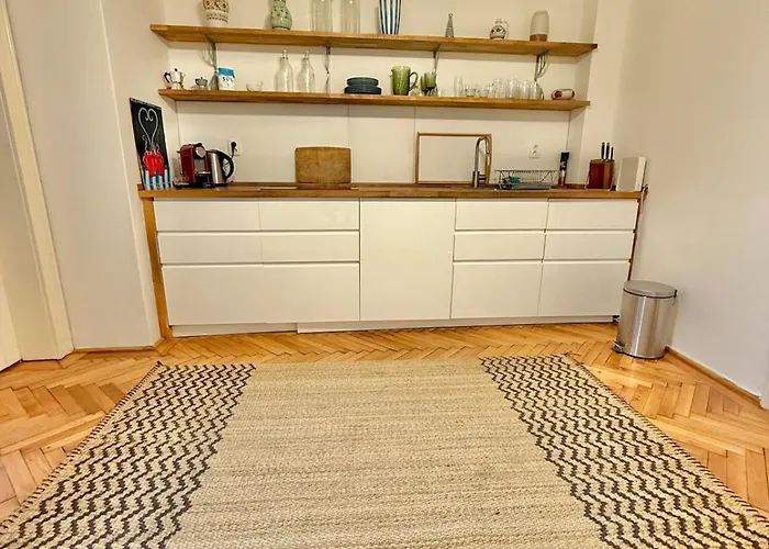 Elegant For Short * Bratislava